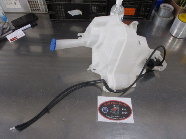 Hyundai i30 Genuine Windscreen Reservoir And Pump New Part
