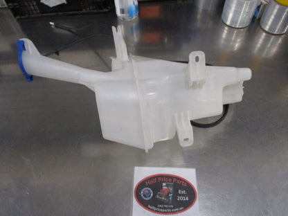 Hyundai i30 Genuine Windscreen Reservoir And Pump New Part