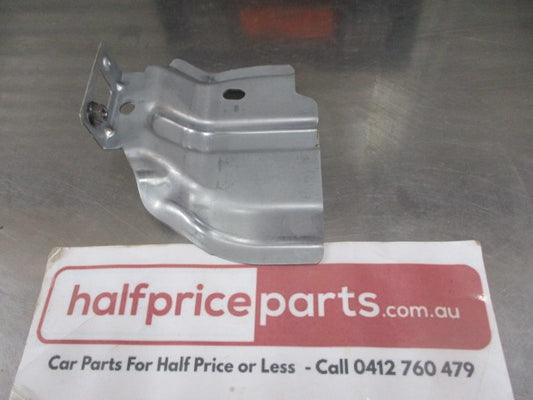 Ford MK6/MK7 Fiesta Genuine Front Right Hand Guard Bracket New Part