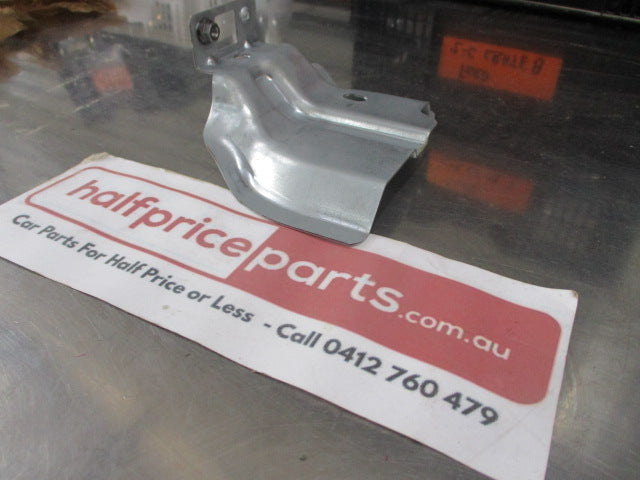 Ford MK6/MK7 Fiesta Genuine Front Right Hand Guard Bracket New Part