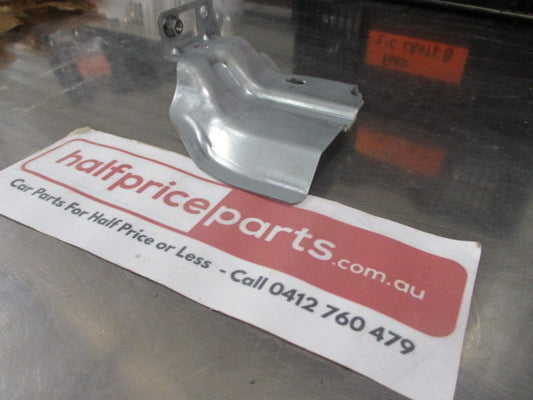 Ford MK6/MK7 Fiesta Genuine Front Right Hand Guard Bracket New Part