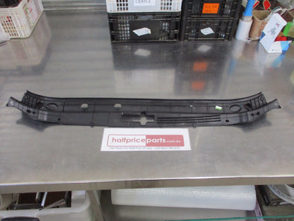Kia Rondo Genuine Radiator Upper Radiator Support Trim Cover New Part