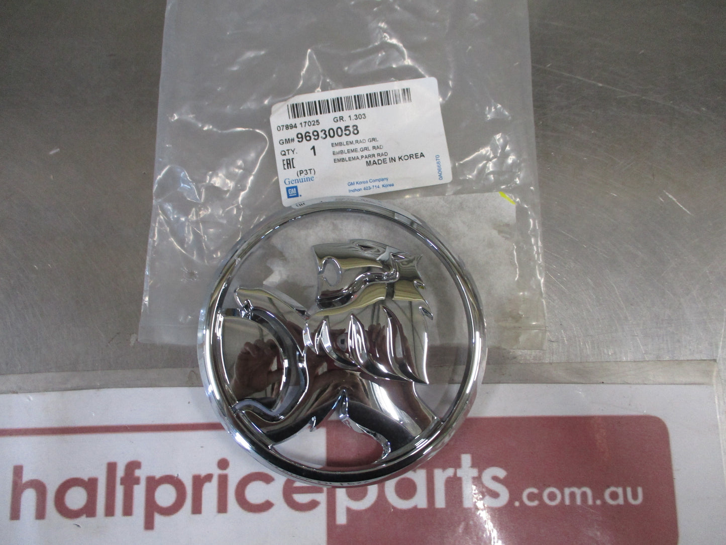 Holden Astra BL Sedan Genuine Front Grille Emblem Chrome New Part