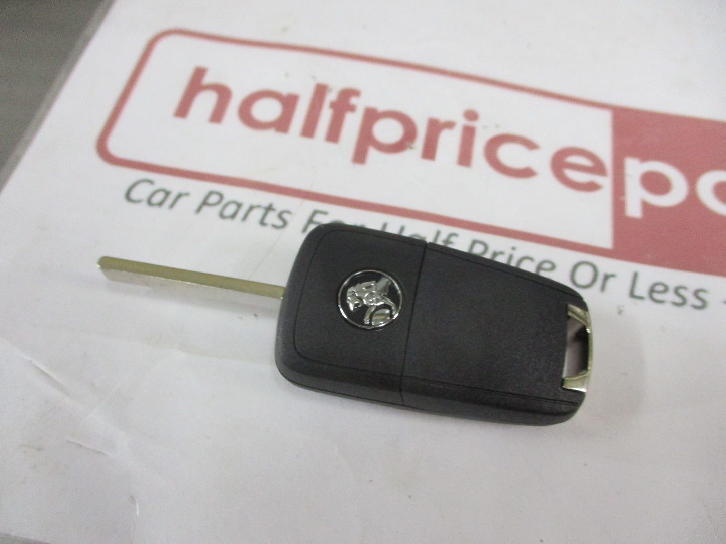 Holden Cruze Hatch-Sedan Genuine 2 Button Flip Key New Part