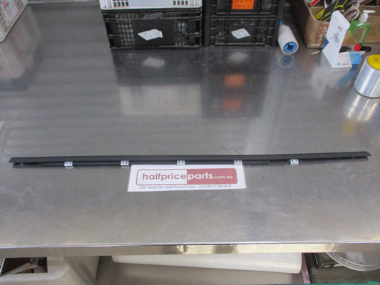 Kia Carnival Genuine Right Hand Rear (Drivers) Side Door Weather Strip New Part