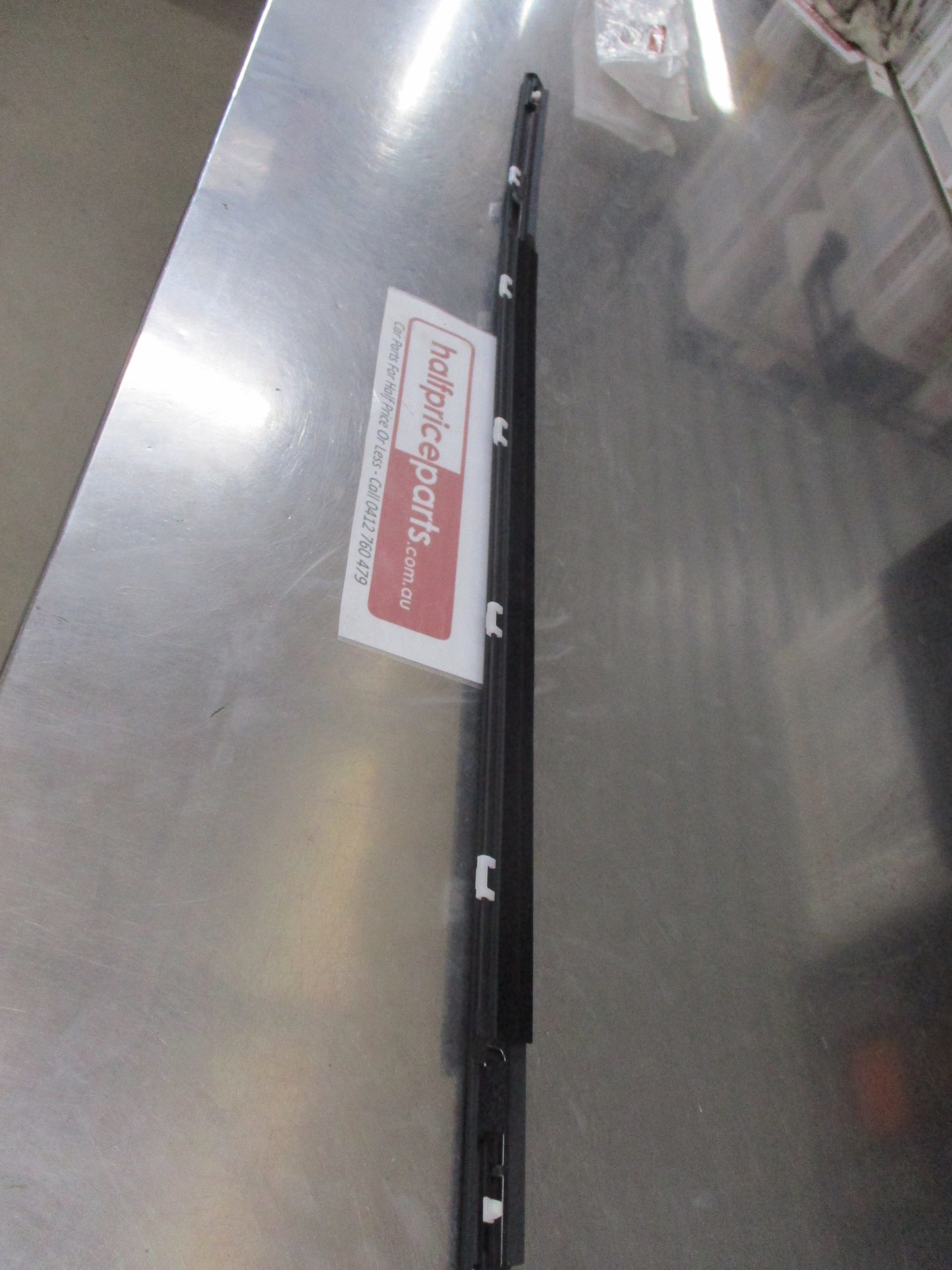 Kia Carnival Genuine Right Hand Rear (Drivers) Side Door Weather Strip New Part