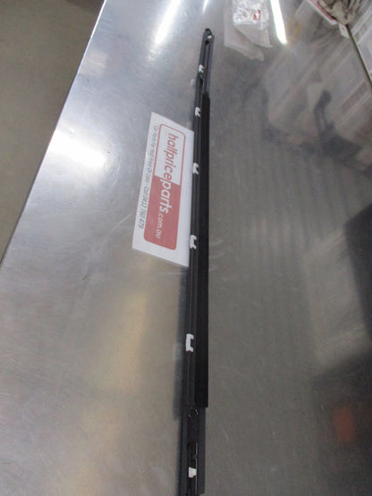 Kia Carnival Genuine Right Hand Rear (Drivers) Side Door Weather Strip New Part