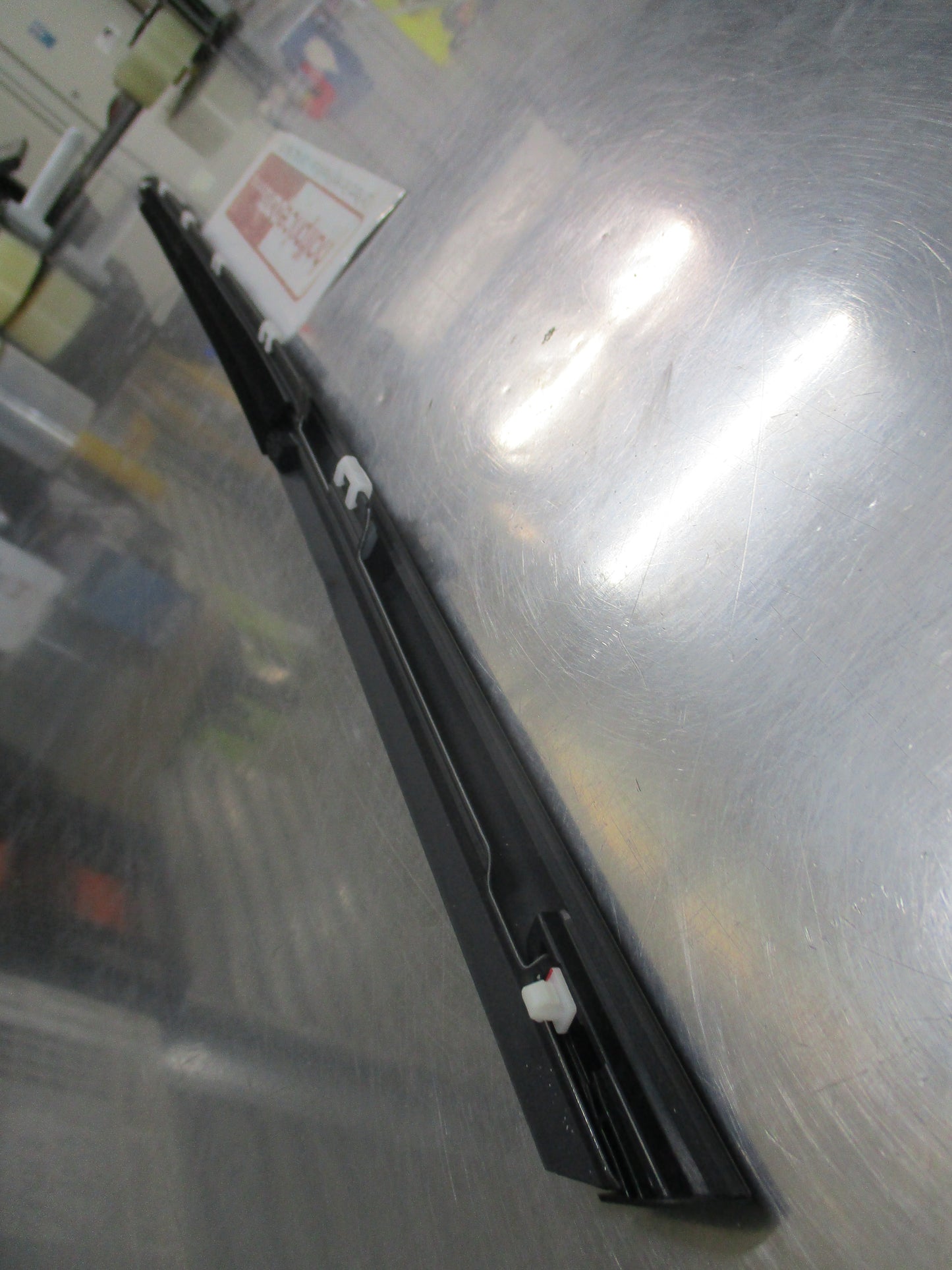 Kia Carnival Genuine Right Hand Rear (Drivers) Side Door Weather Strip New Part