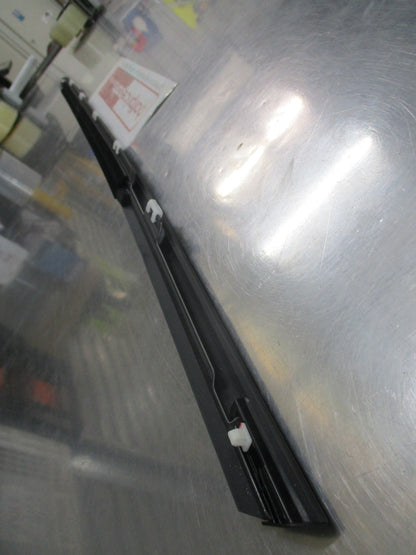 Kia Carnival Genuine Right Hand Rear (Drivers) Side Door Weather Strip New Part