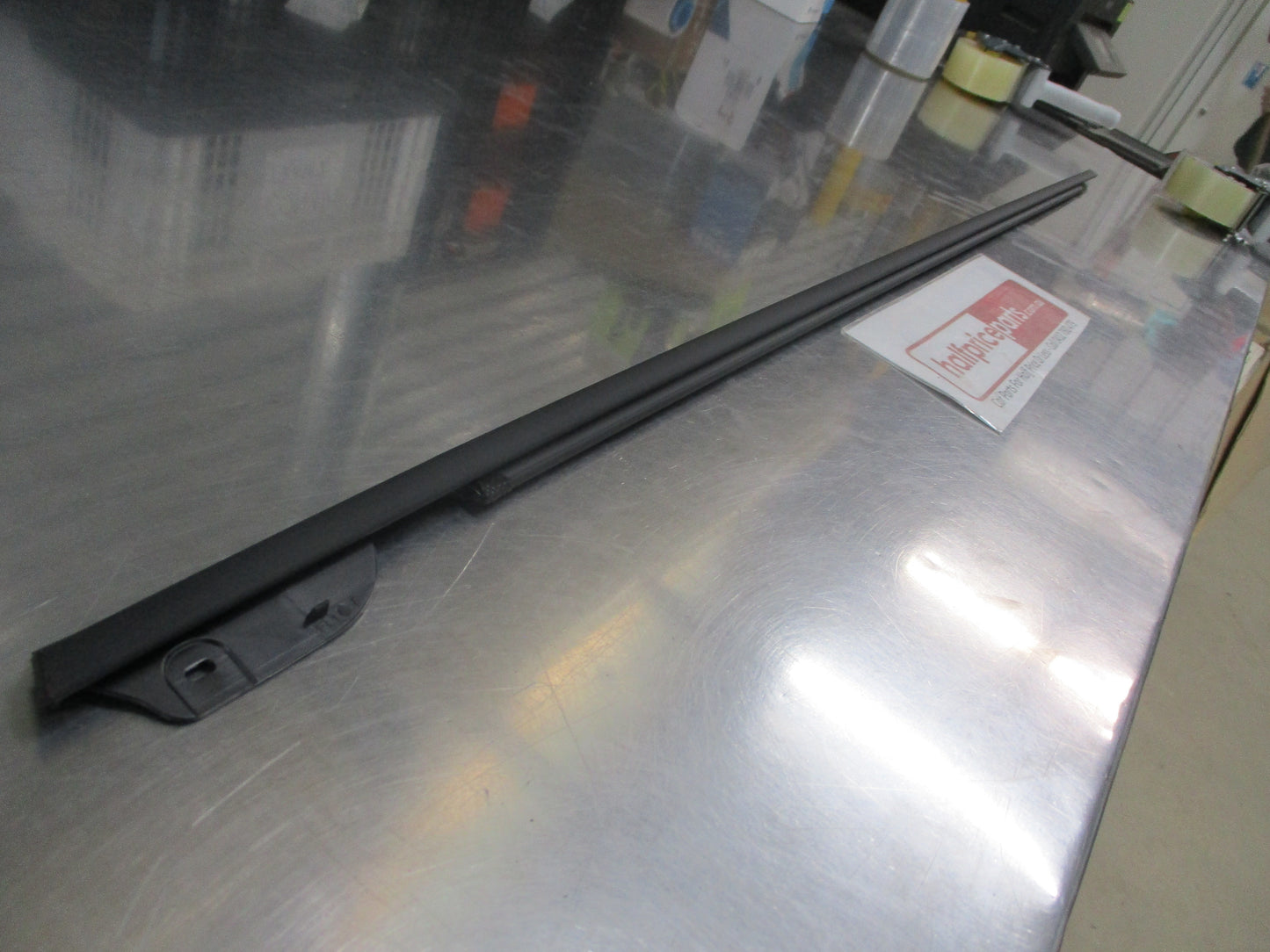 KIA Rio Genuine Front Right Door Moulding Weather Strip New Part