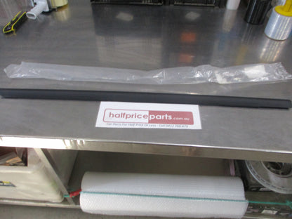 KIA Sportage Genuine Right Hand Front Door Weather Strip Moulding New Part