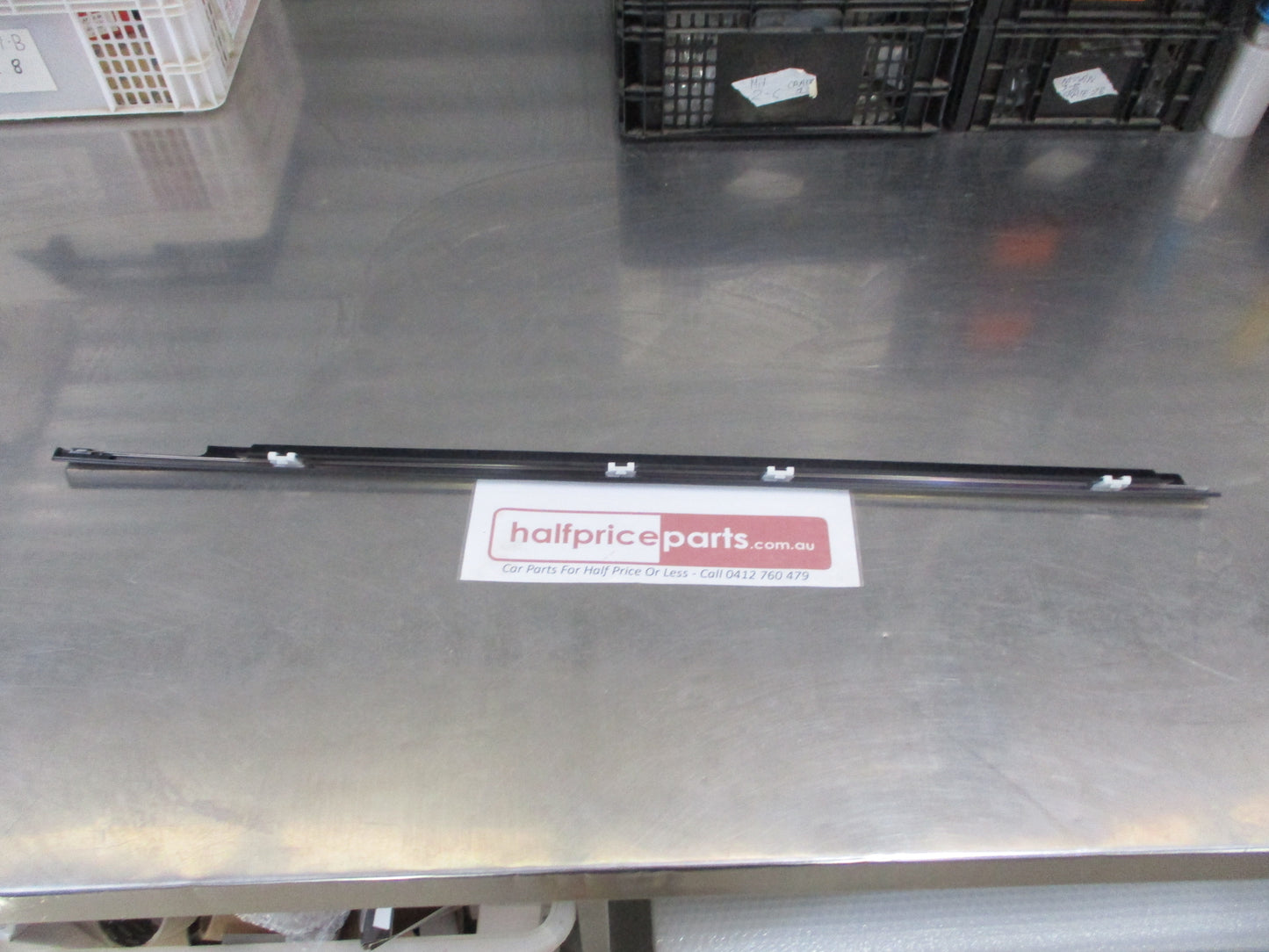 Mitsubishi Outlander Genuine Front Right Hand Window Belt Molding New Part