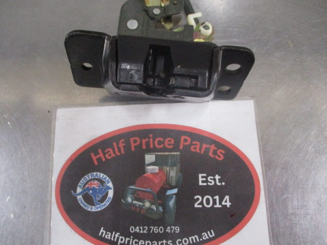 Hyundai Trajet Genuine Rear Tailgate Latch Assembly New Part