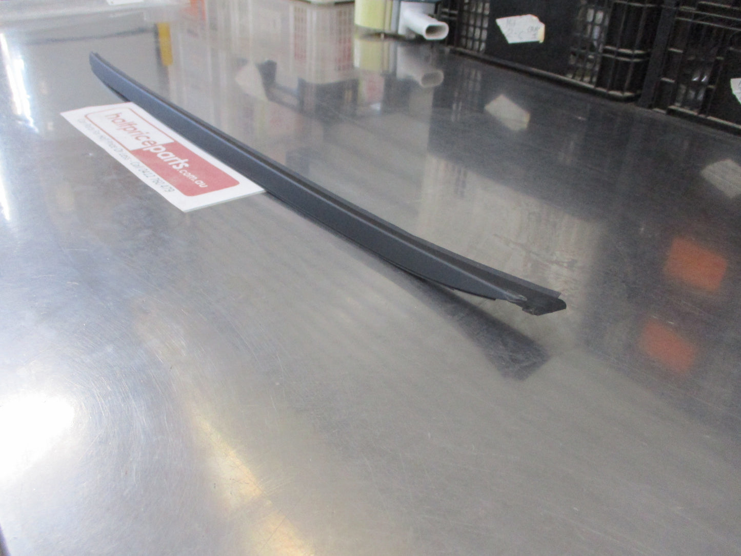 Kia Sorento EX Genuine Windscreen Glass Right Side Moulding New Part