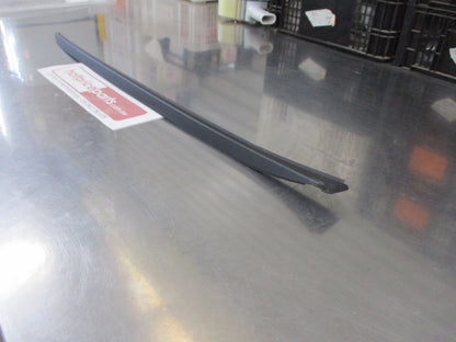 Kia Sorento EX Genuine Windscreen Glass Right Side Moulding New Part