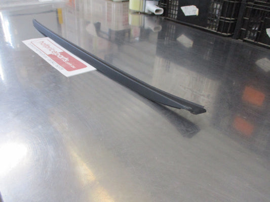 Kia Sorento EX Genuine Windscreen Glass Right Side Moulding New Part