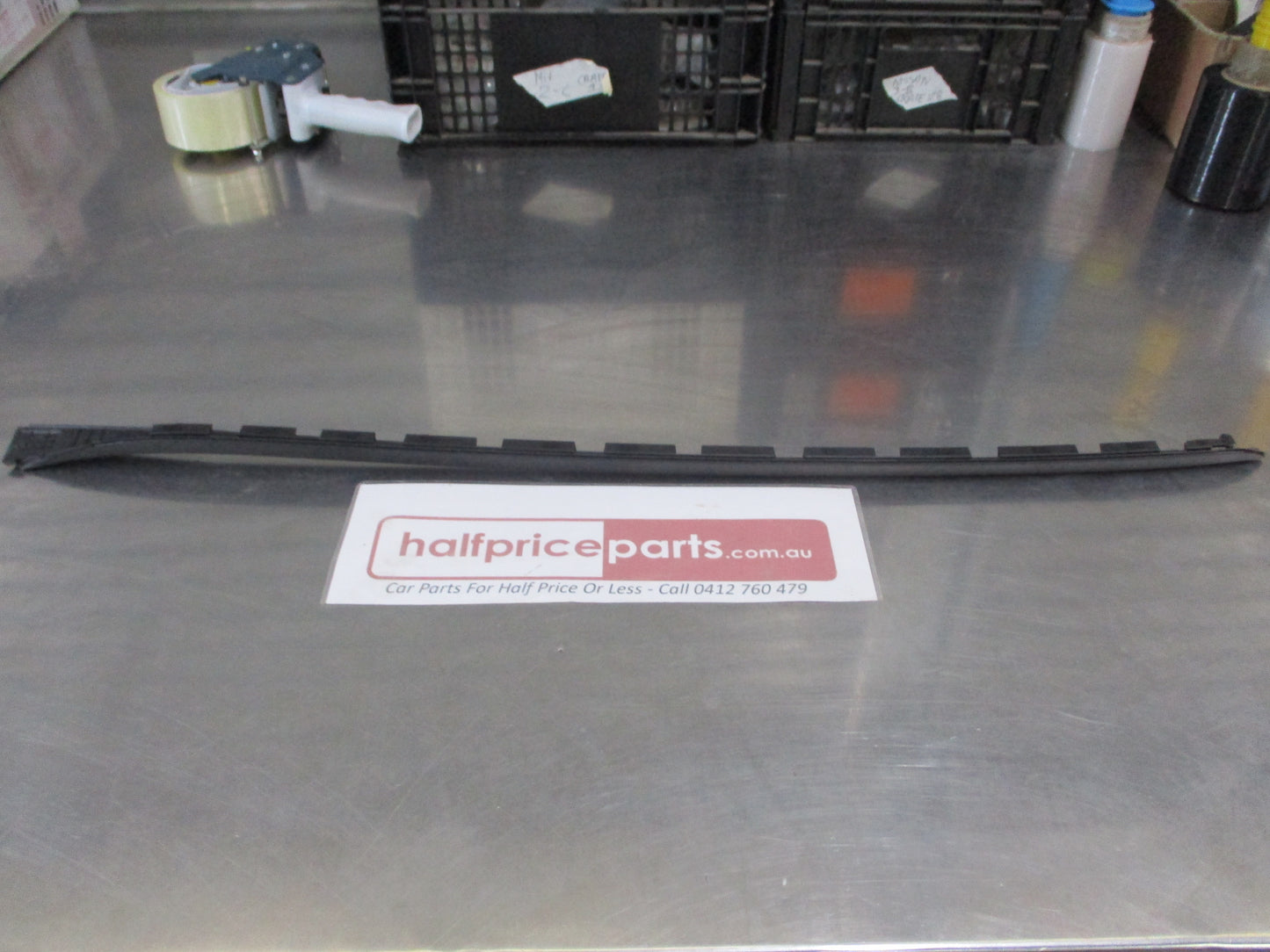 Kia Sorento EX Genuine Windscreen Glass Right Side Moulding New Part