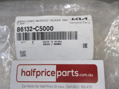 Kia Sorento EX Genuine Windscreen Glass Right Side Moulding New Part