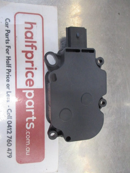 Ford Focus Genuine Cooling Fan Shutter Actuator New Part