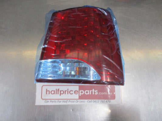 Kia Sorento Genuine Right Hand Rear Combination Tail Light Assembly New Part
