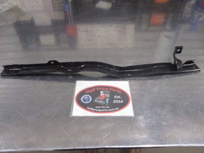 Hyundai Elantra Genuine Left Hand Rear Upper Bumper Stay New Part.
