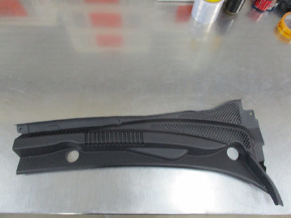 Holden JG Cruze Genuine Right Hand Front Grille Cowl New Part