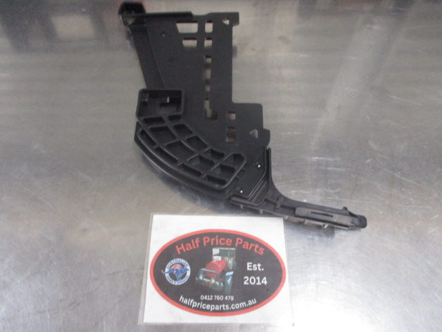 Hyundai Tucson Genuine Right Hand Front Upper Side Bumper Bracket New Part