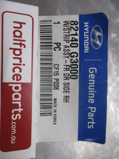 Hyundai i30 Genuine Right Hand Front Door Side Weather Strip New Part
