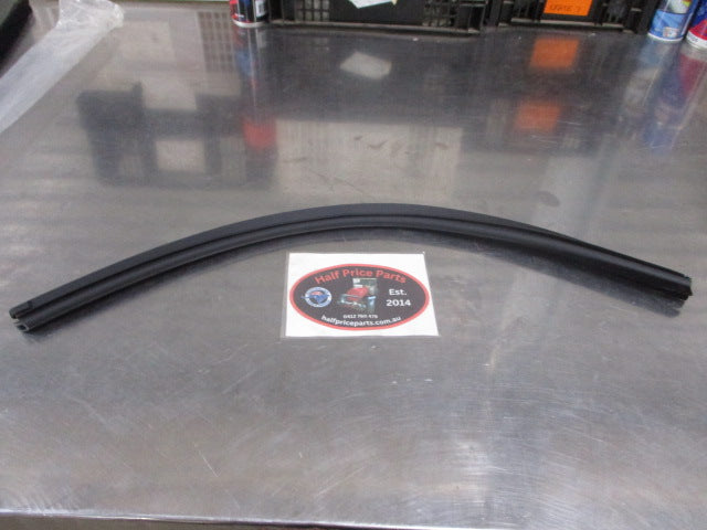 Hyundai Tucson Genuine Left Hand Rear Door Window Belt Weather Strip New Part