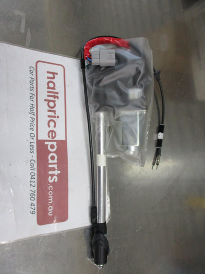 Toyota Landcruiser VX 100/105 Series Genuine Power Antenna Assembly New Part
