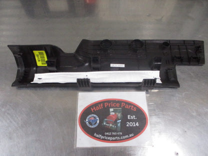 Hyundai Santa Fe Genuine Right Hand Rear Step Plate Trim New Part