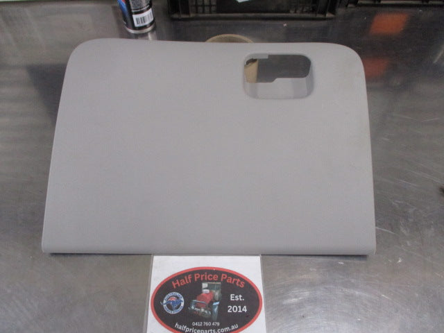 Hyundai Trajet Genuine Front Glove Box Lid Cover Trim New Part