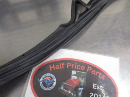 Hyundai Elantra Genuine Right Hand Front Door Body Weather Strip New Part