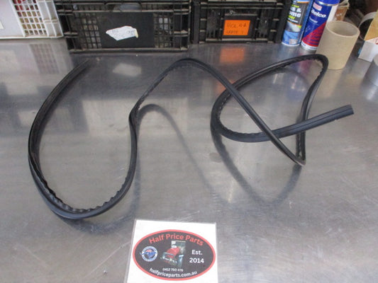 Hyundai Sonata Genuine Front Windscreen Molding New Part