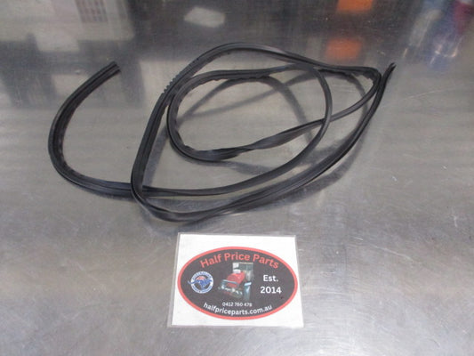 Hyundai Elantra Genuine Front Windscreen Moulding New Part