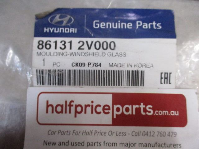 Hyundai Veloster Genuine Front Upper Windscreen Moulding New Part