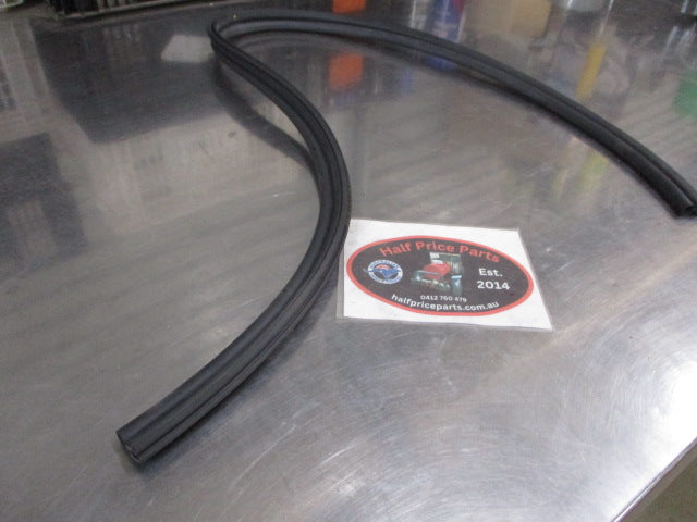Hyundai Elantra Genuine Bonnet Weather Strip Seal Rubber New Part