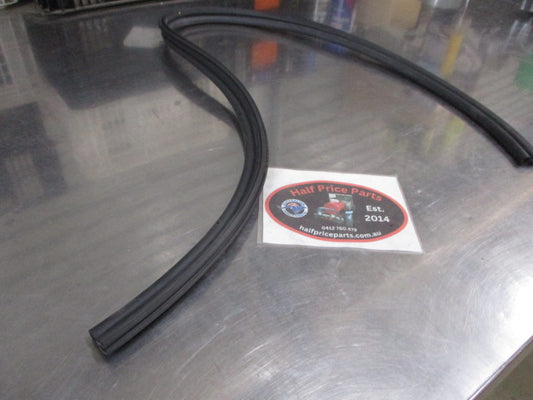 Hyundai Elantra Genuine Bonnet Weather Strip Seal Rubber New Part