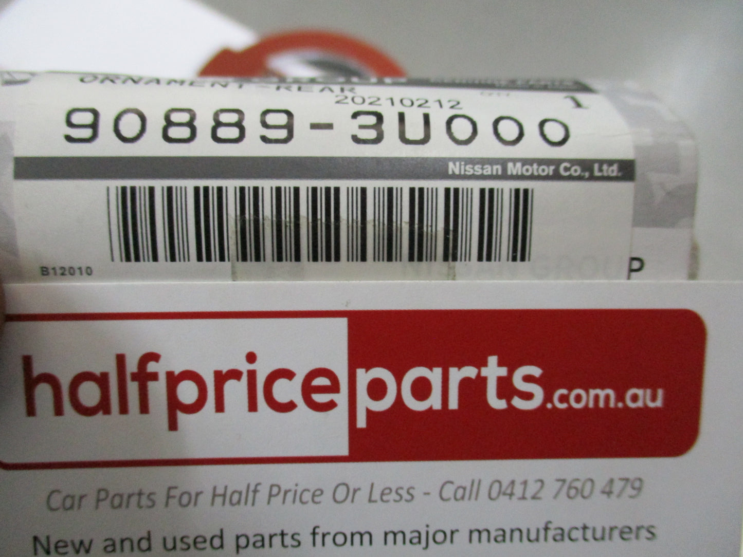 Nissan Cube Genuine Front Grille Emblem New Part