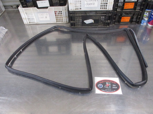 Hyundai ix35 Genuine Left Hand Rear Door Weather Strip Rubber New Part