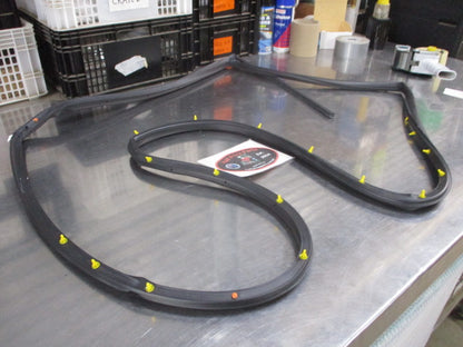 Hyundai IX35 Genuine Right Hand Rear Door Weather Strip Rubber New Part