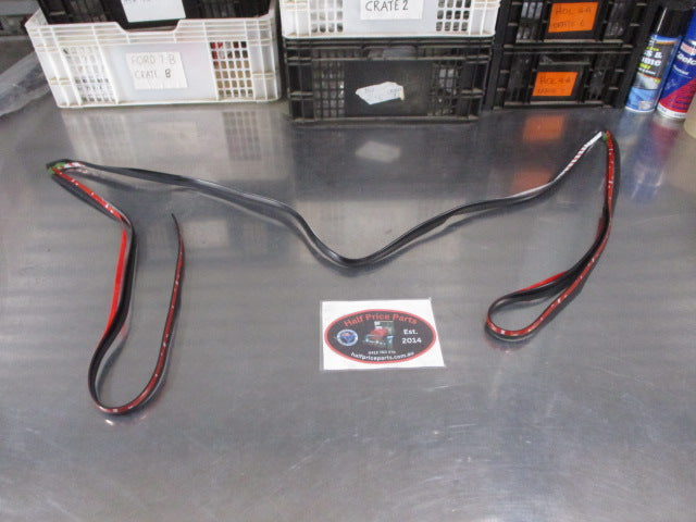 Hyundai Santa Fe Genuine Front Windscreen Moulding New Part