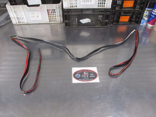 Hyundai Santa Fe Genuine Front Windscreen Moulding New Part