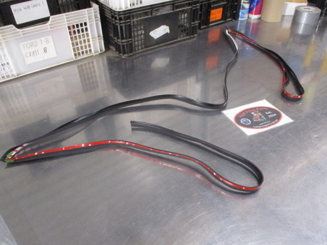 Hyundai Santa Fe Genuine Front Windscreen Moulding New Part