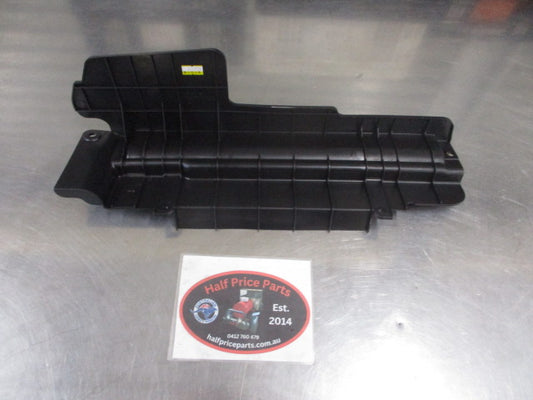 Hyundai Elantra Genuine Left Hand Front Radiator Air Guard New Part