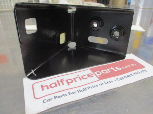Ford Transit Genuine Front Left Hand Guard Holder (Apron) New Part