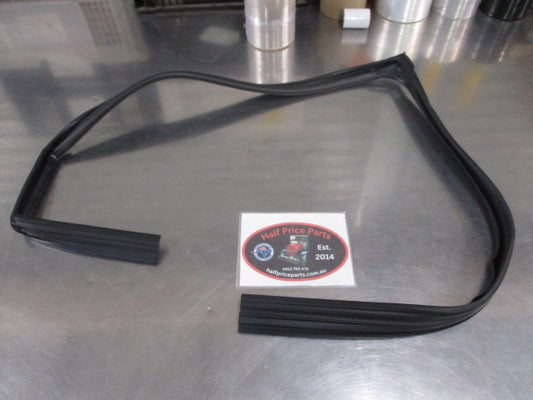 Hyundai Tucson Genuine Right Hand Rear Door Window Channel Rubber New Part