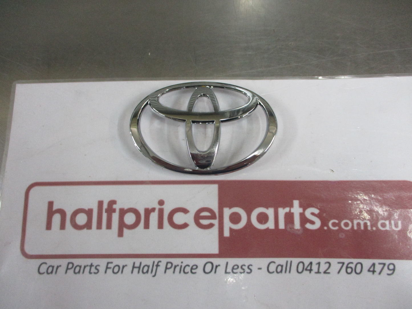 Toyota Hiace Genuine Front Grille Chrome Emblem New Part