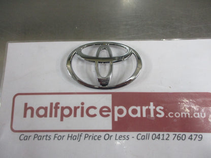 Toyota Hiace Genuine Front Grille Chrome Emblem New Part