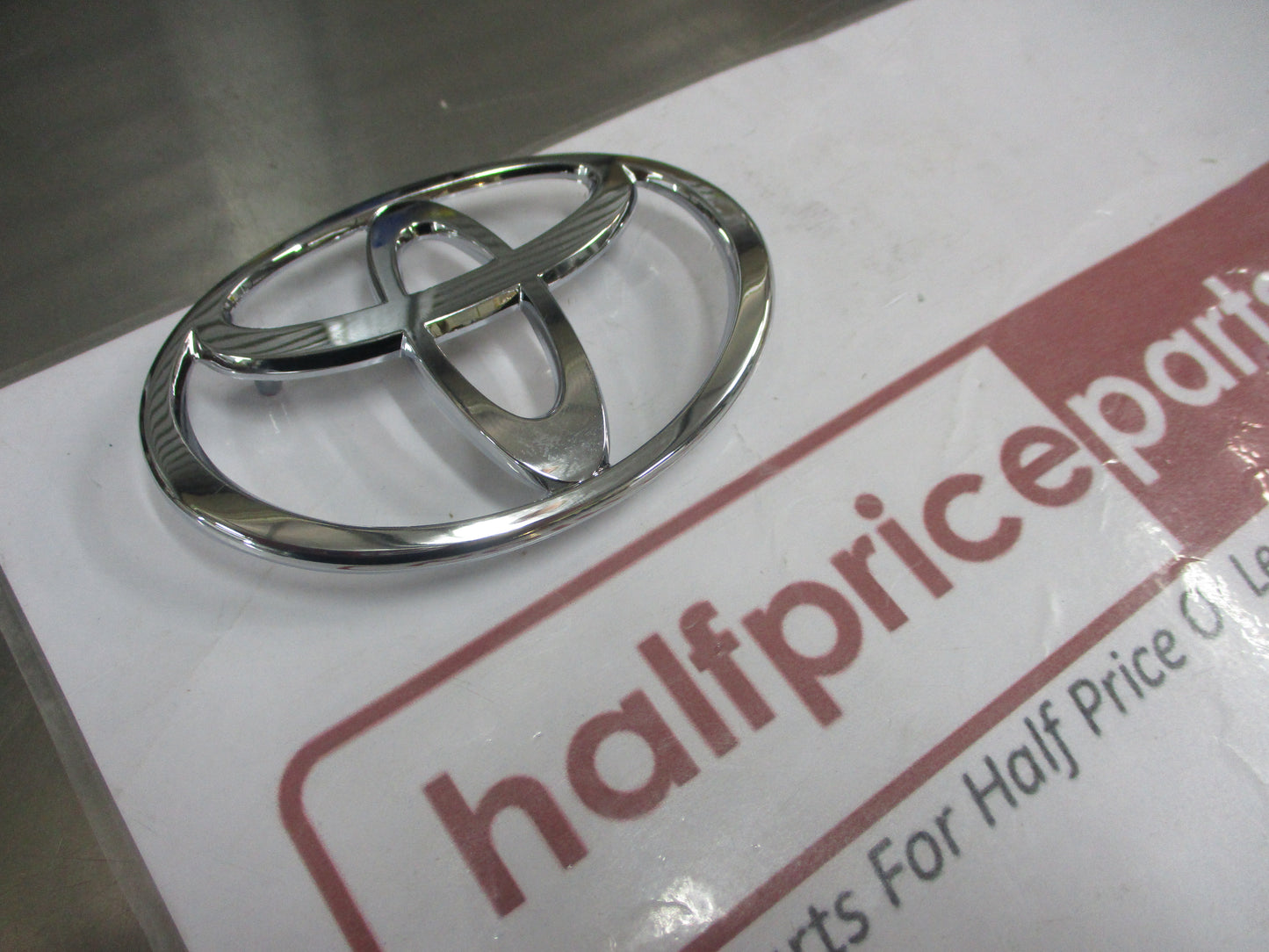 Toyota Hiace Genuine Front Grille Chrome Emblem New Part